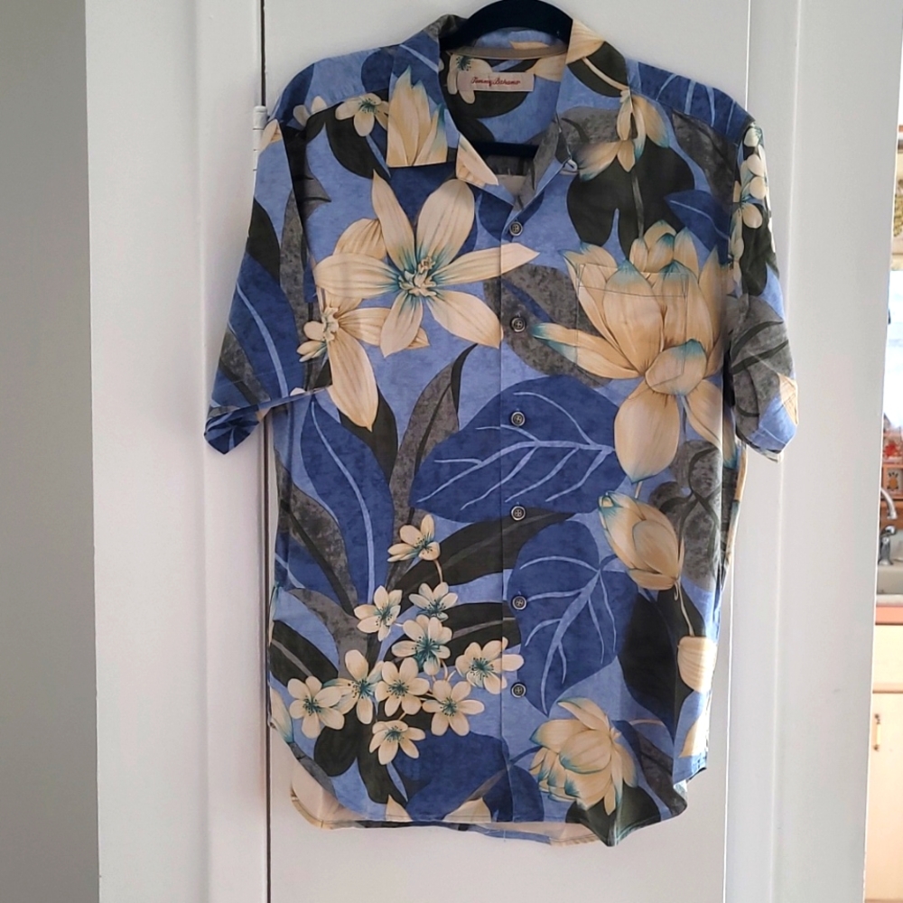 TOMMY BAHAMA SHIRT Size S/P  100% Silk